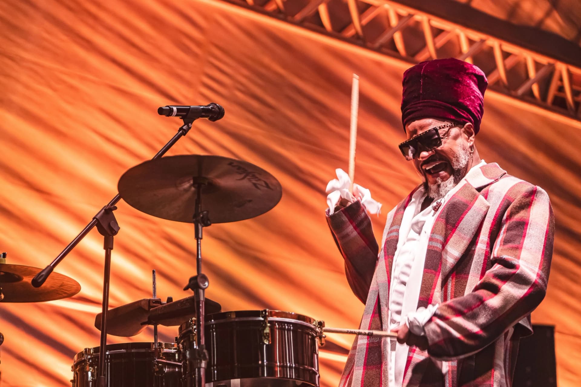 carlinhos brown oop (feature)