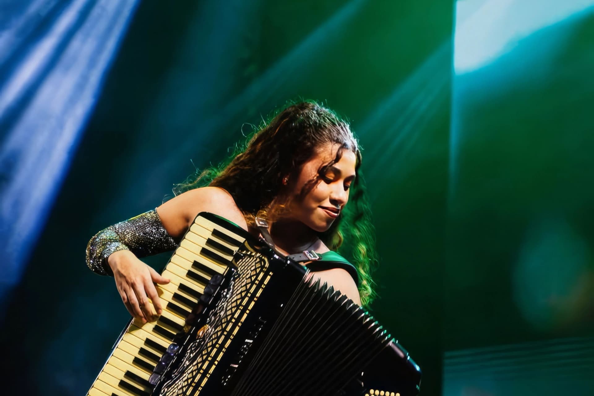 anne louise (feature)