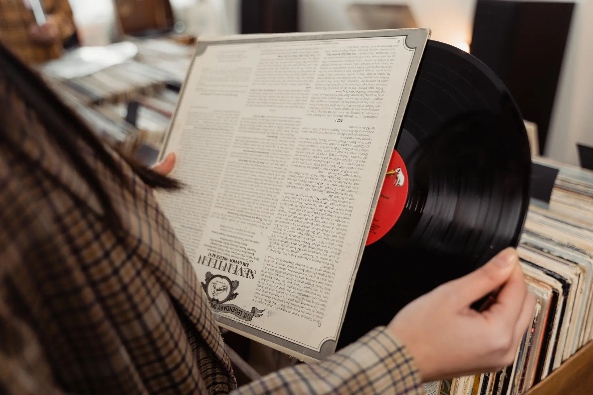 vinyl-records-7510468_1920