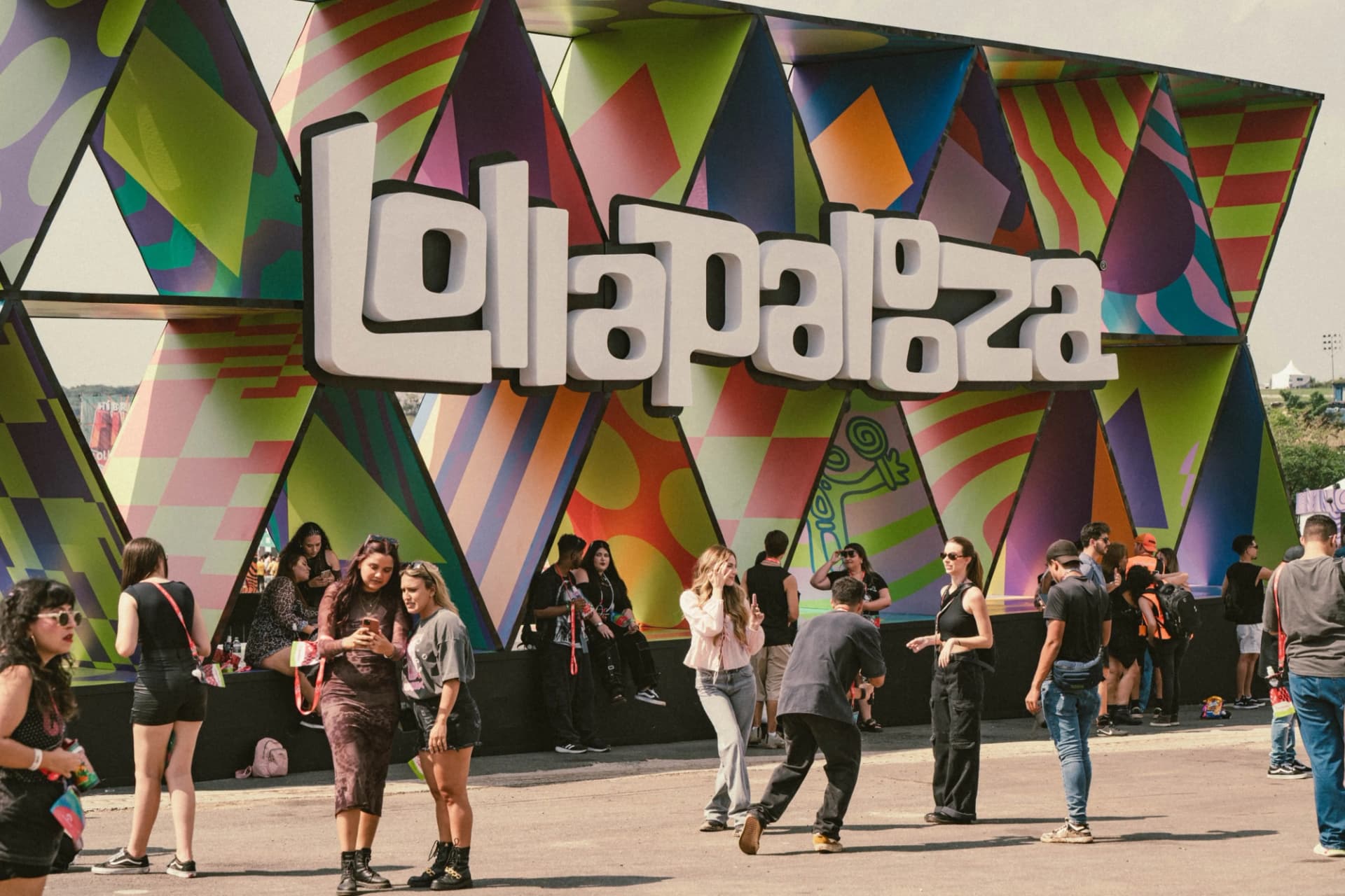 lolla (feature)