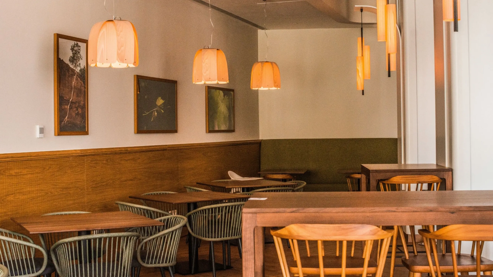 listening café (banner)