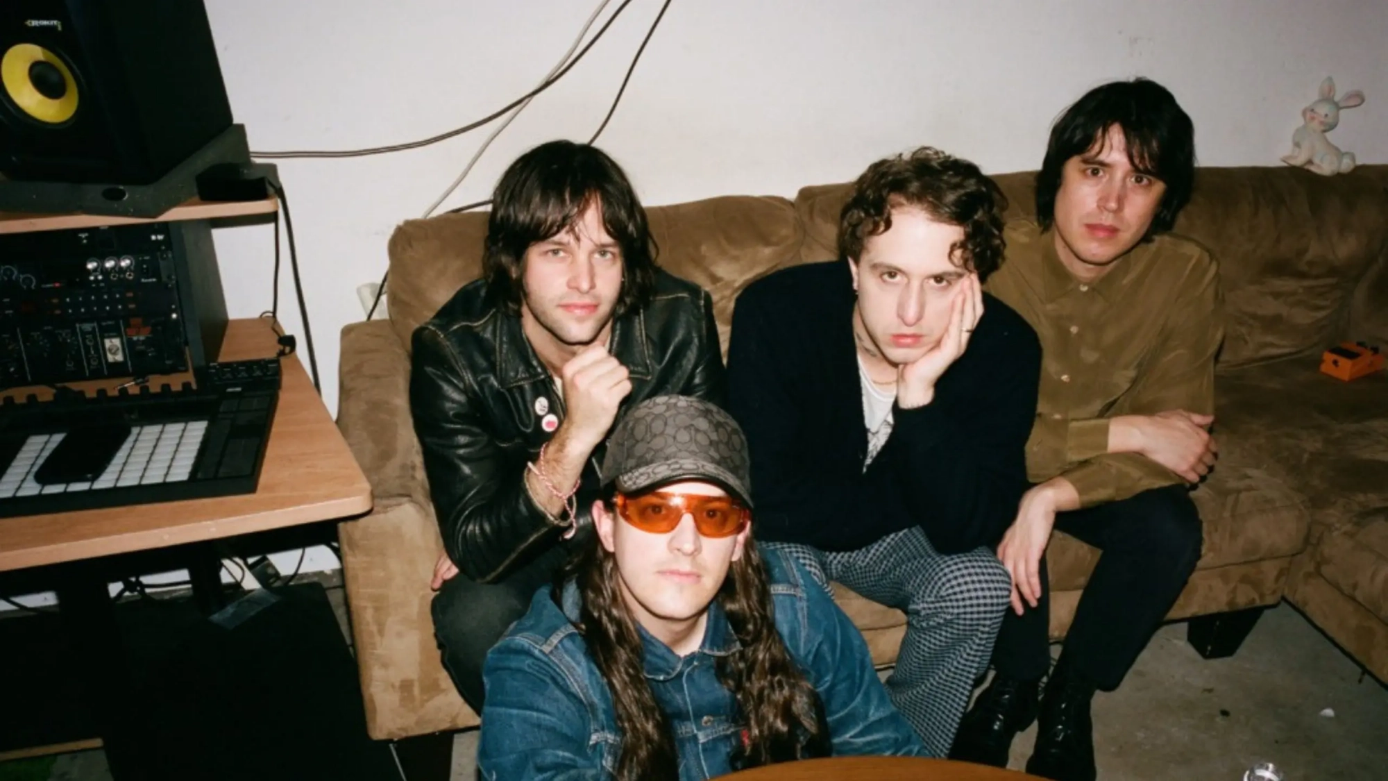 Beach Fossils (banner)